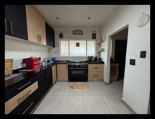 3 BEDROOM TOWNHOUSE FOR SALE IN BIRCHLEIGH NORTH